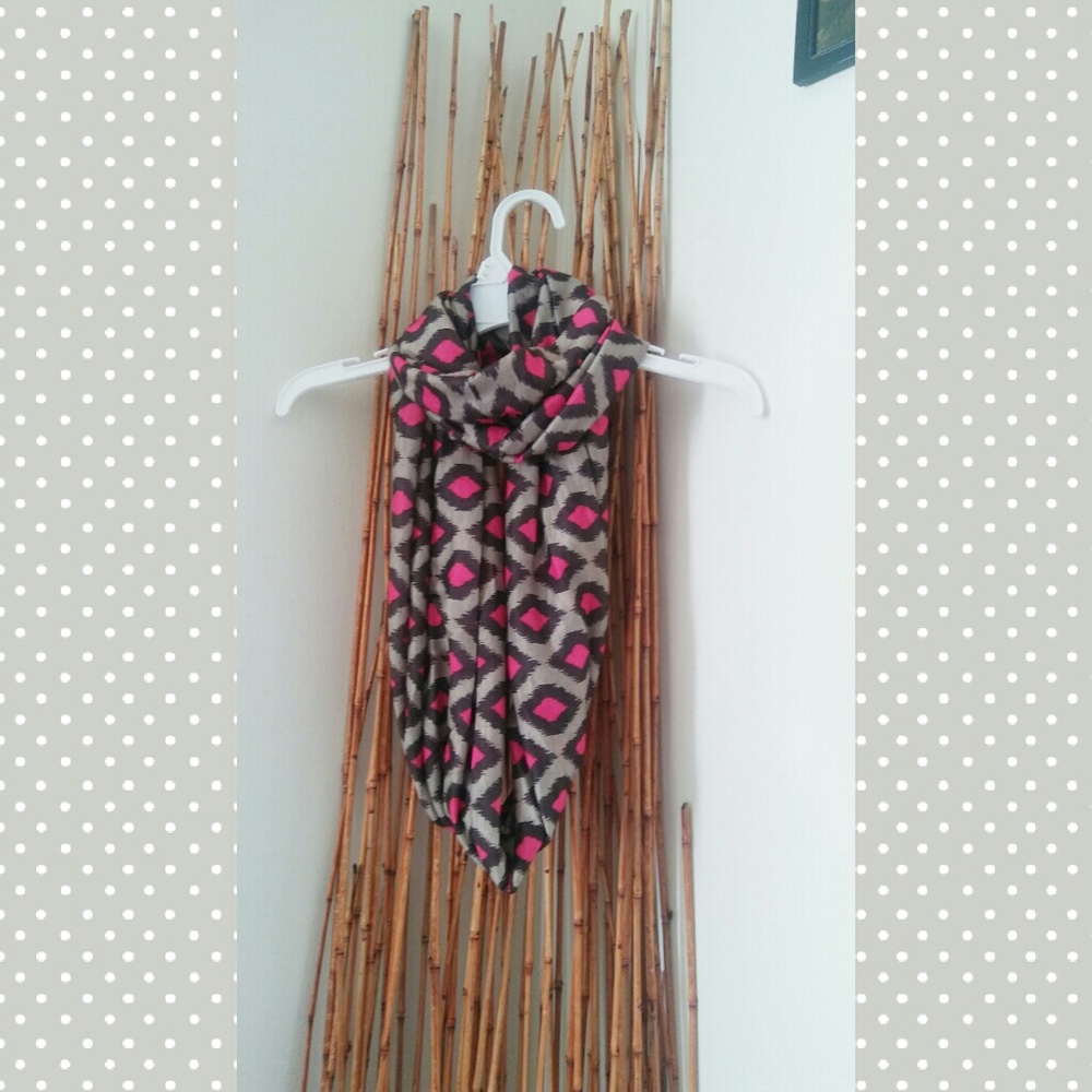 Stretchy scarf